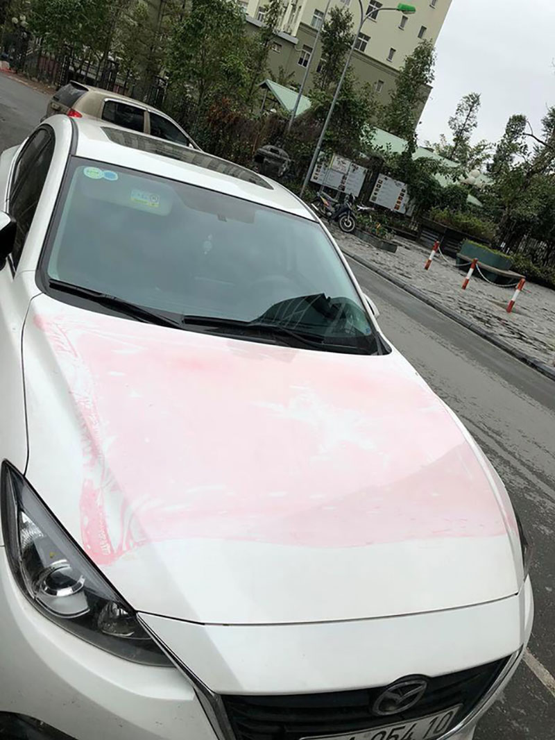 Bóc decal ủng hộ U23 Việt Nam sẽ hại xe như thế nào?